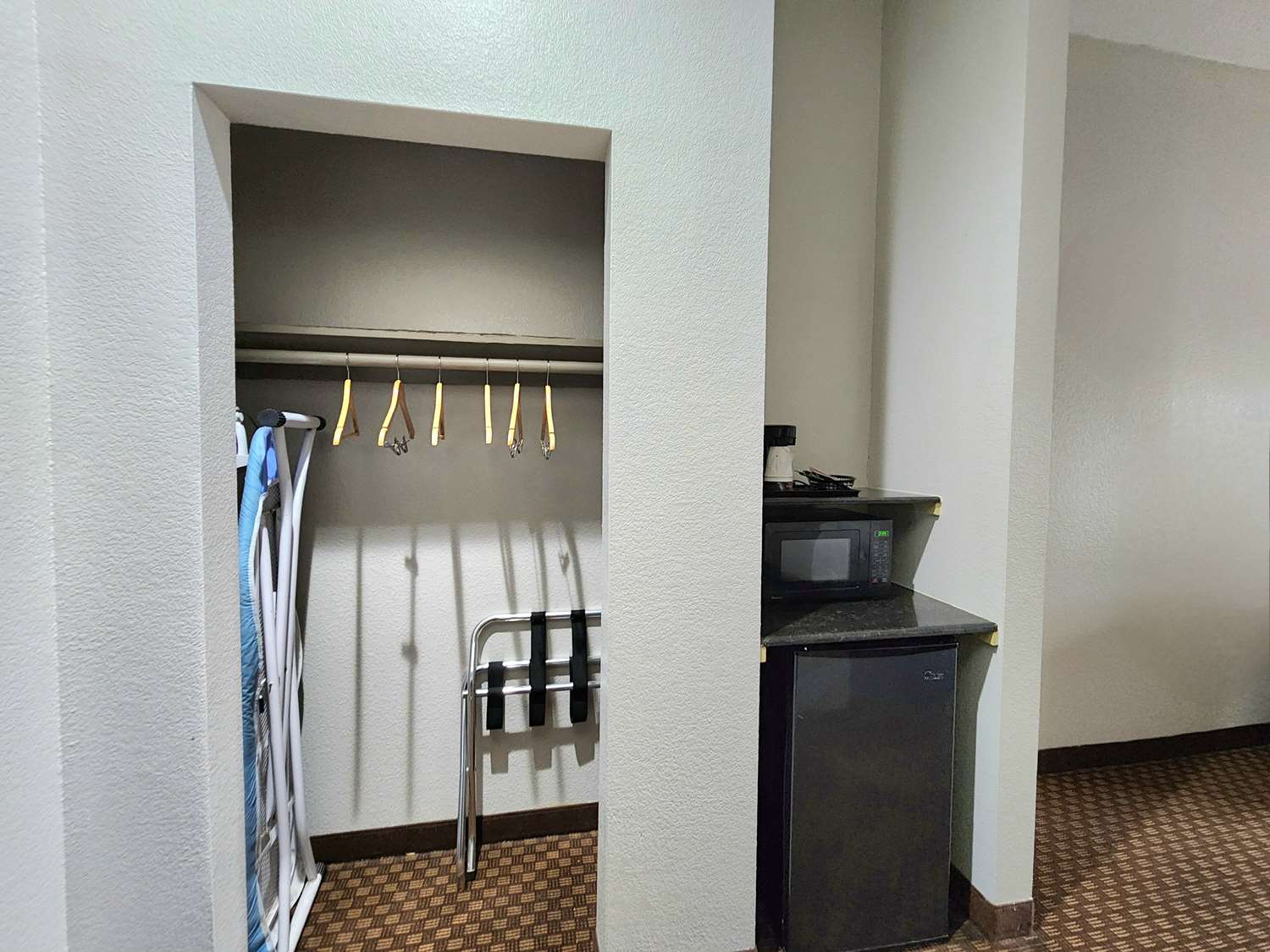 Days Inn By Wyndham Kemah 34/56