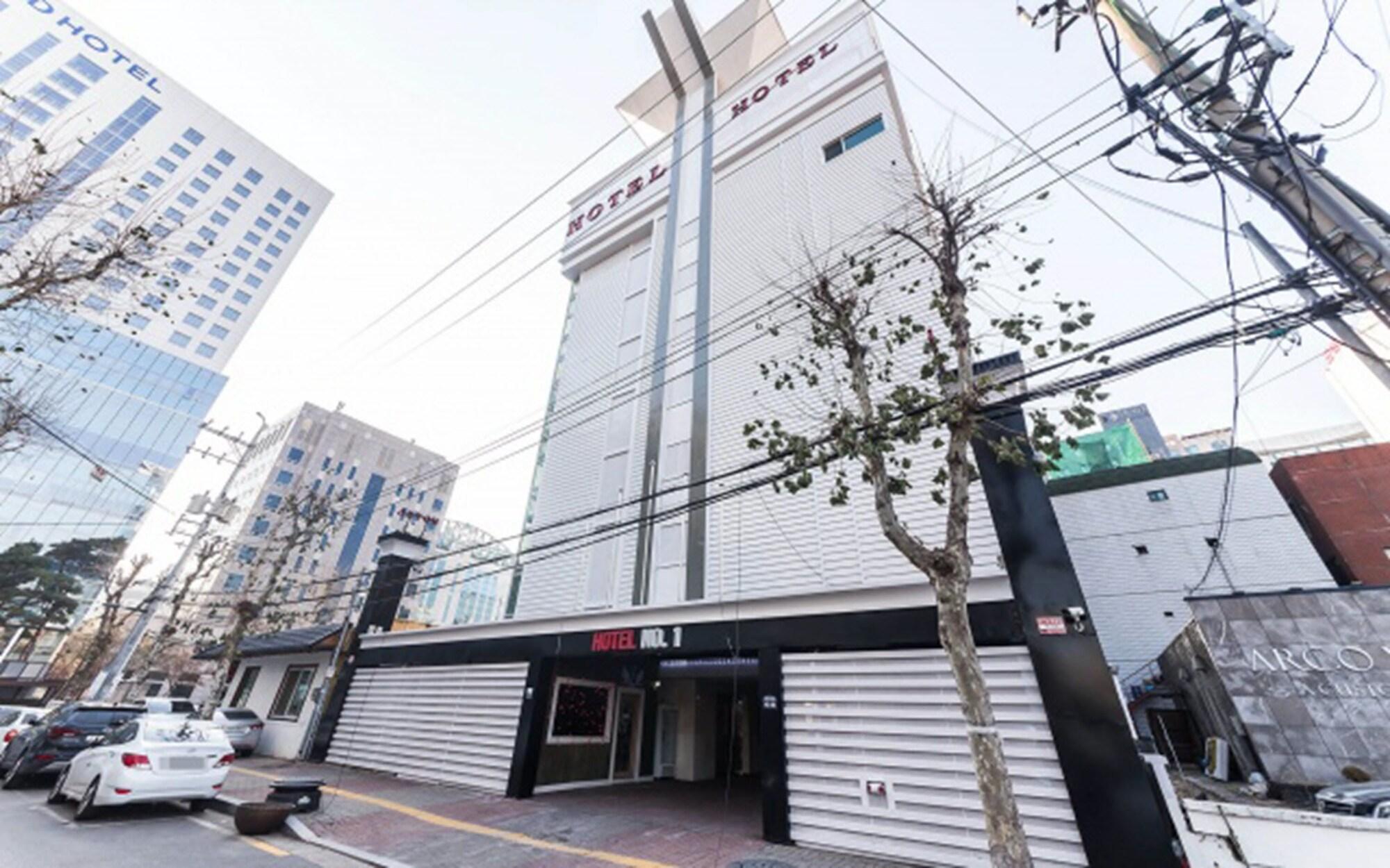 No 1 Hotel 44/44