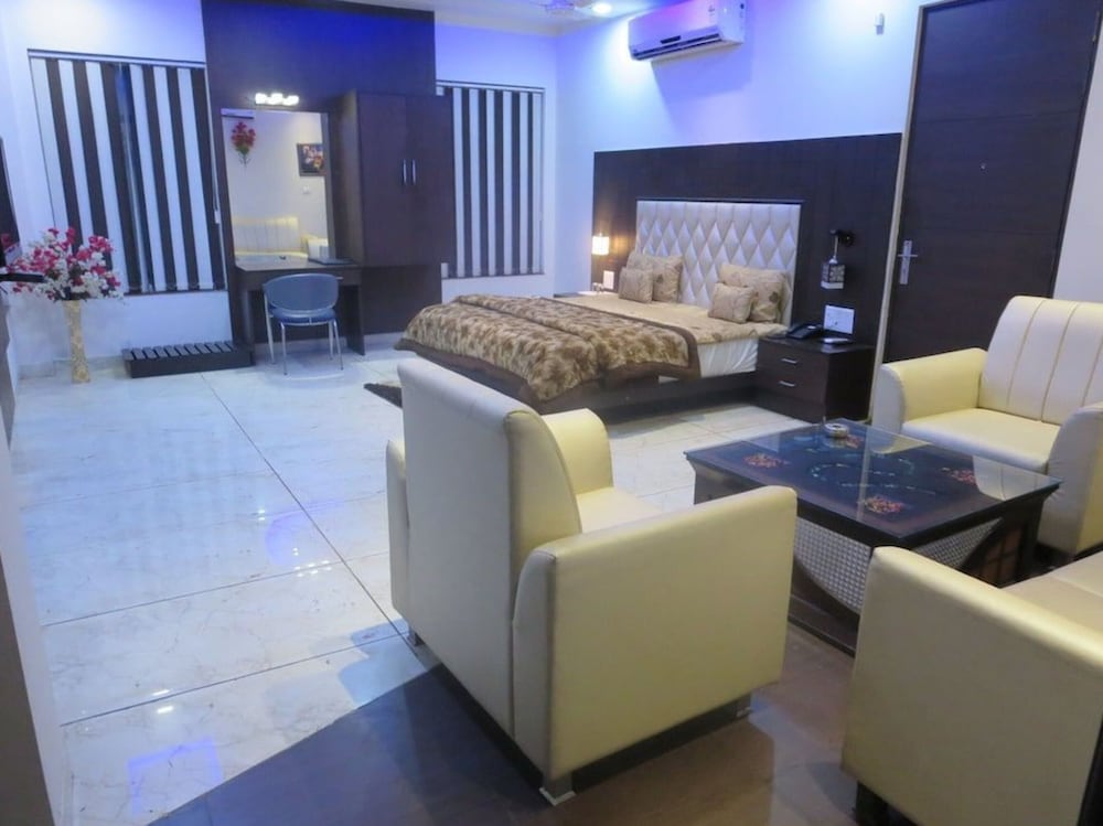 Hotel Madhushrie 41/50