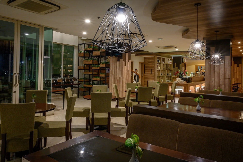 Infinity Hotel 38/42