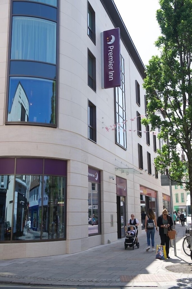 Premier Inn Jersey St Helier (Charing Cross) hotel 40/46