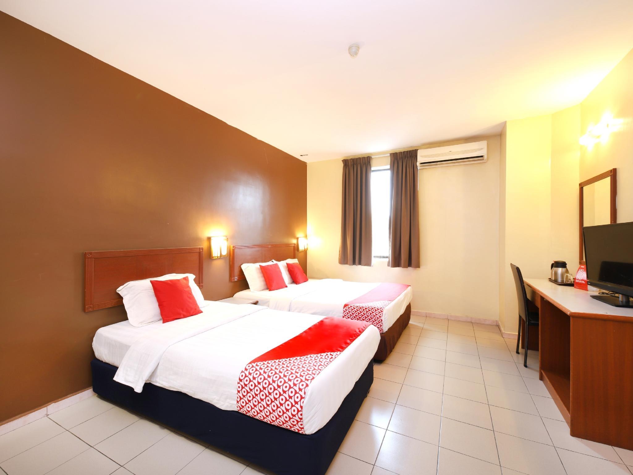 Super OYO 447 Comfort Hotel Meru 11/18