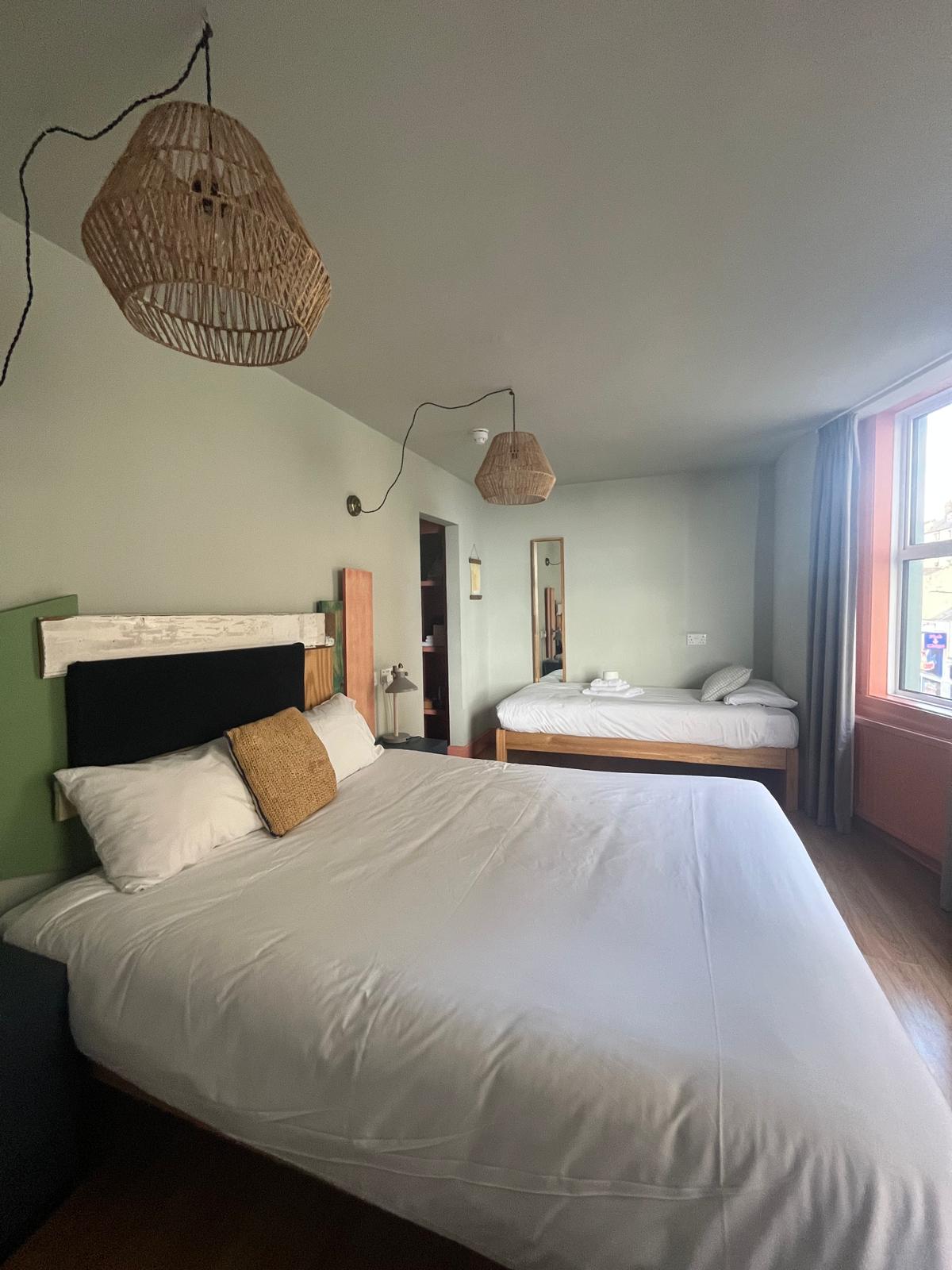 ROOM, 1 DOUBLE AND 1 SINGLE BED