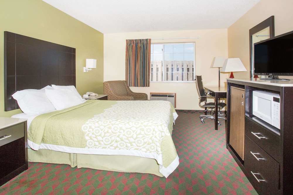 Days Inn by Wyndham Lexington NE 16/46