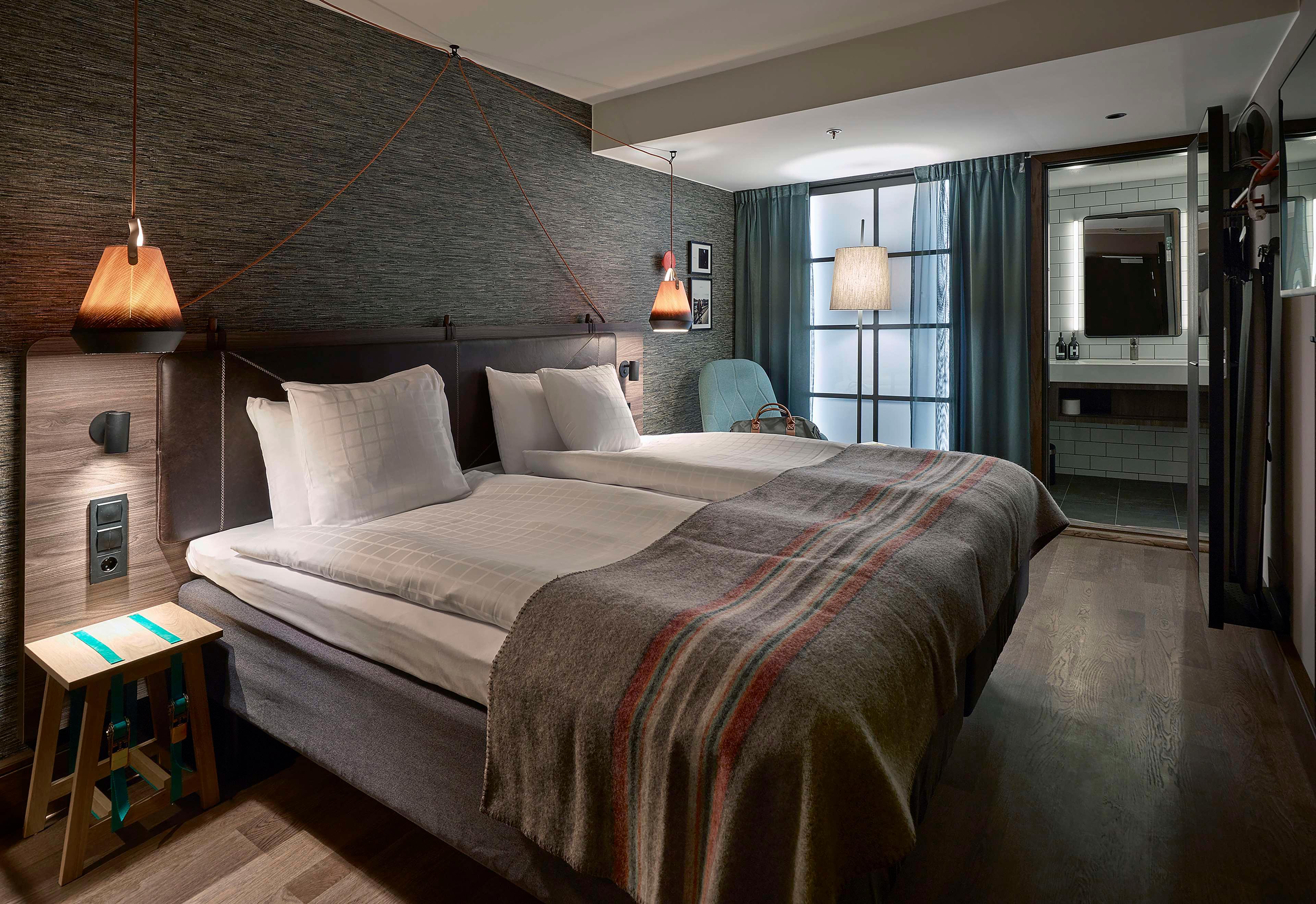 Classic, King Bed, No Window