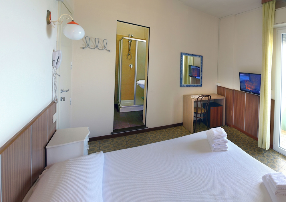 ROOM, DOUBLE OR TWIN BED, BALCONY