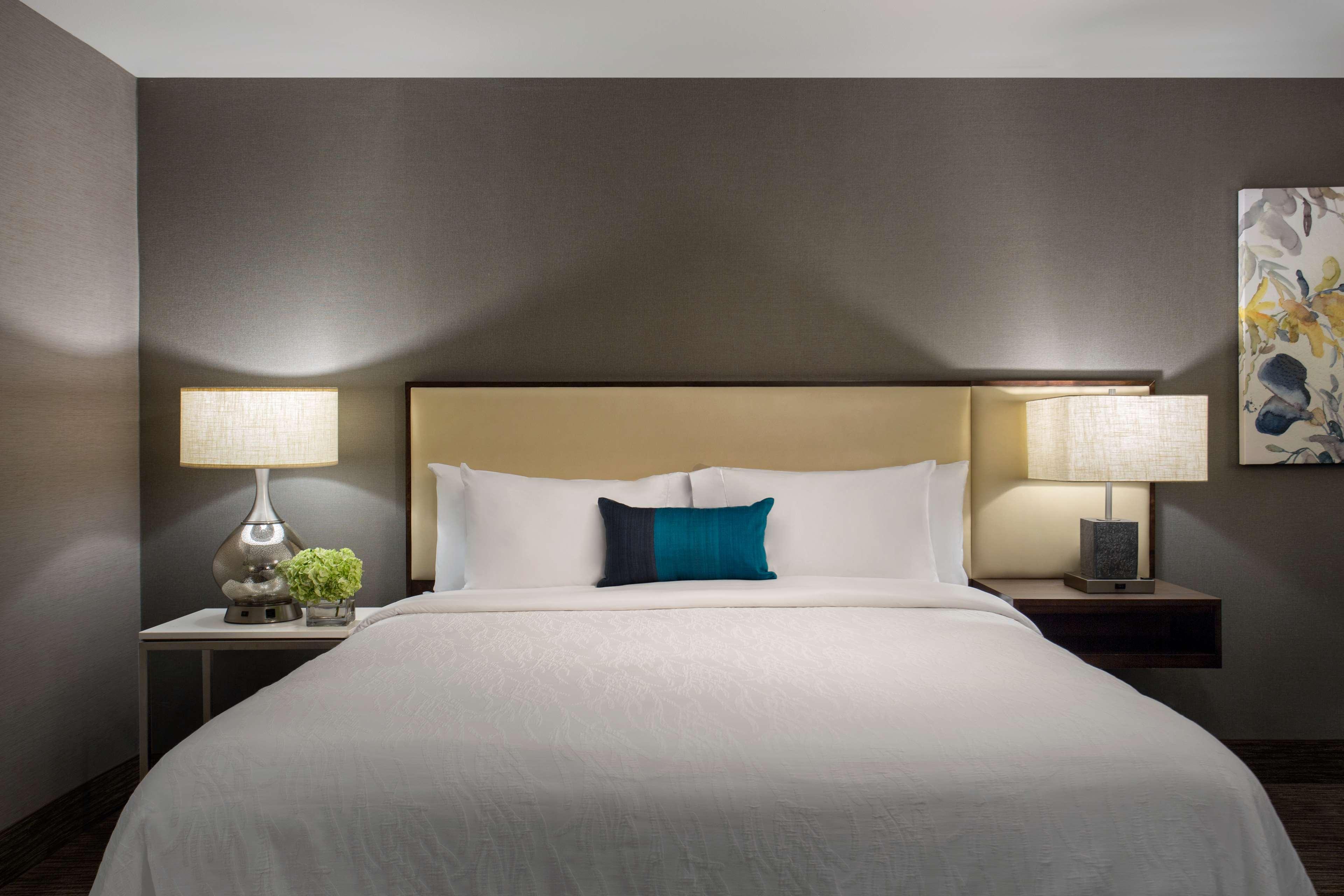 1 BEDROOM, SUITE, KING BED, SOFA