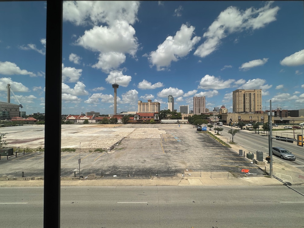 Cityview Inn And Suites 25/28