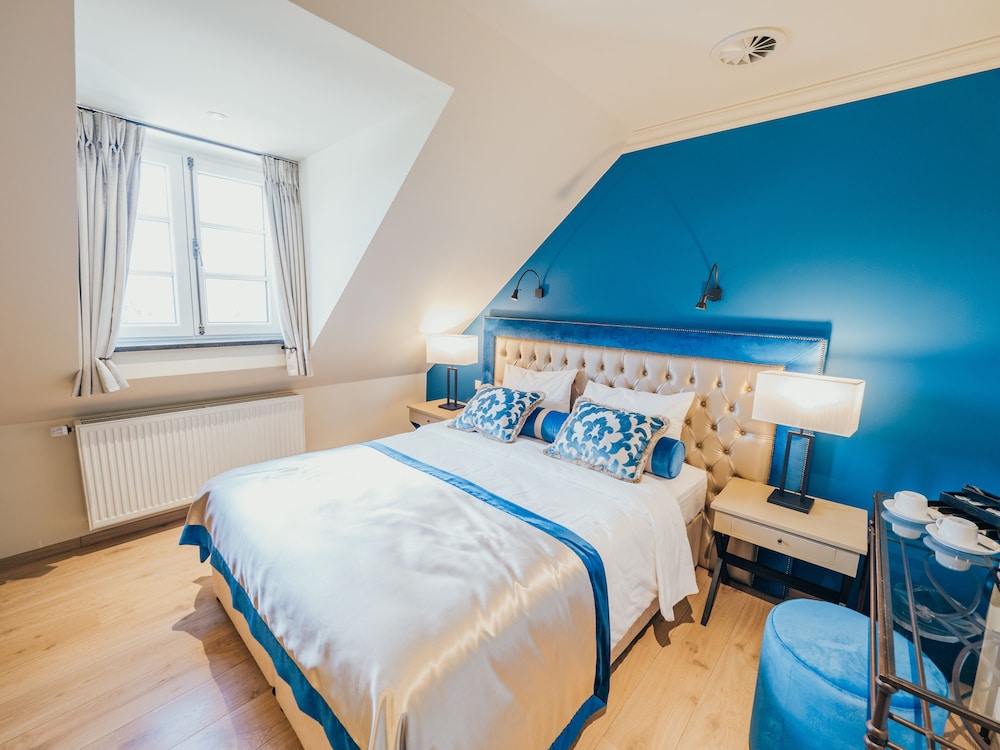 Castle, King Bed، CHATEAU D'URSPELT 6/10