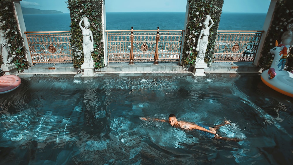 Monarque Hotel 23/50