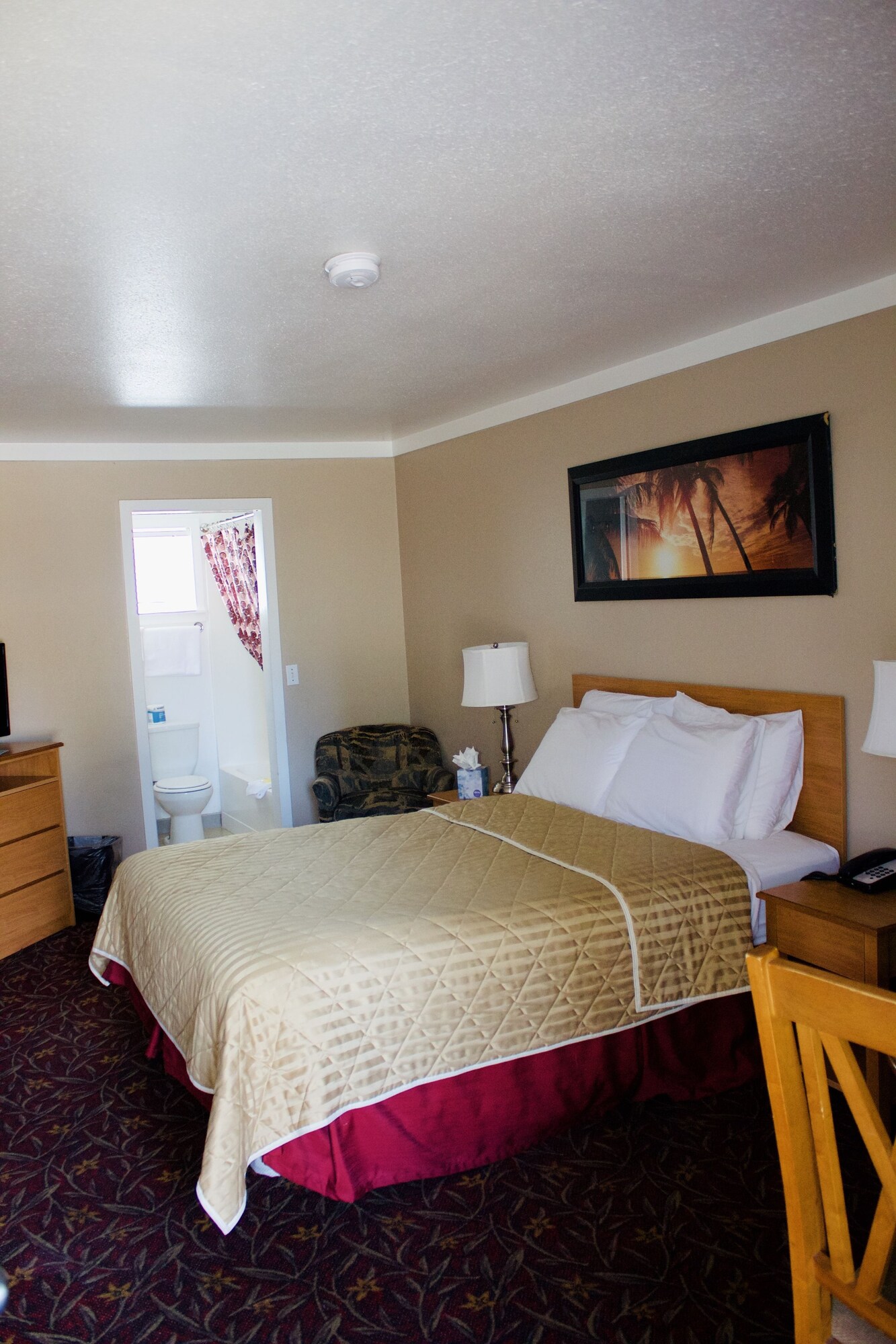 LUXURY, STUDIO, SUITE, QUEEN BED, JETTED TUB