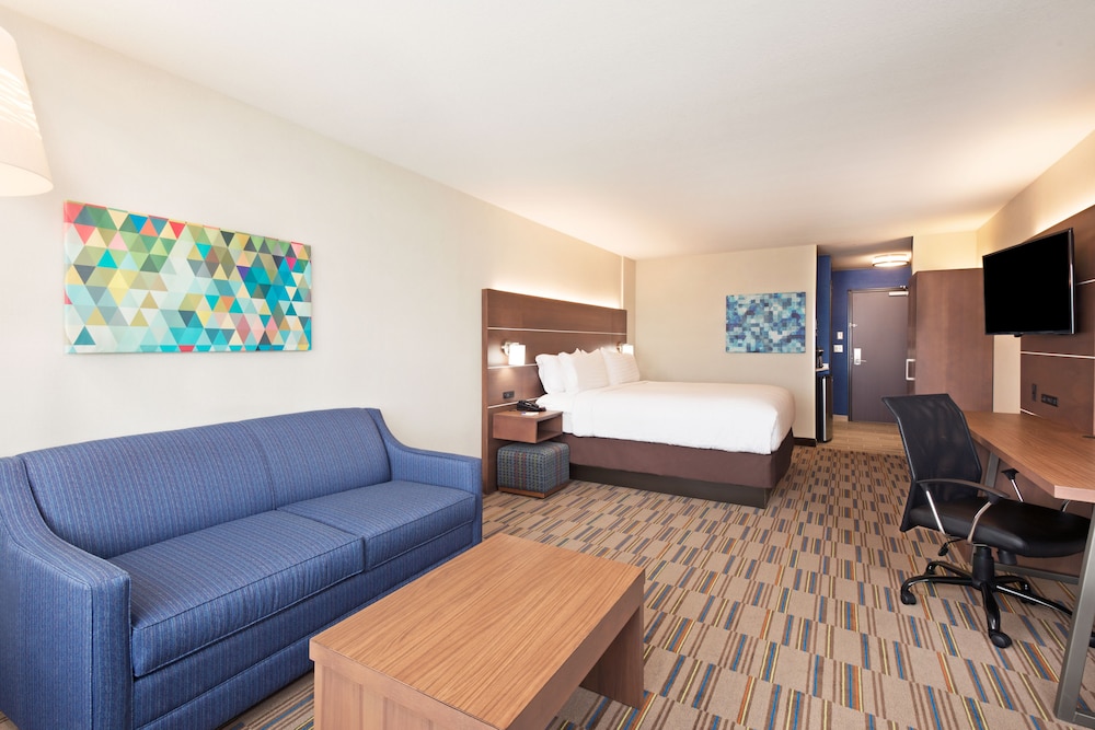 Holiday Inn Express & Suites UNIONTOWN 18/54