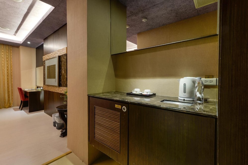R7 Eco Hotel 32/33