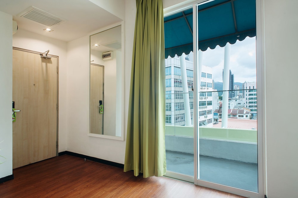YAN Hotel 50/50