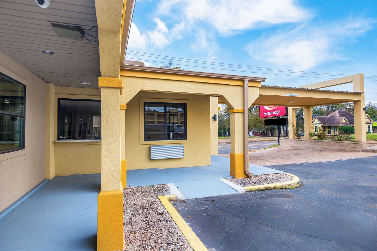 Super 8 by Wyndham Palestine TX 33/33