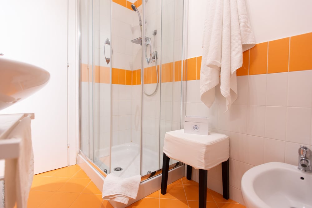 Lemoni Suite 8/56