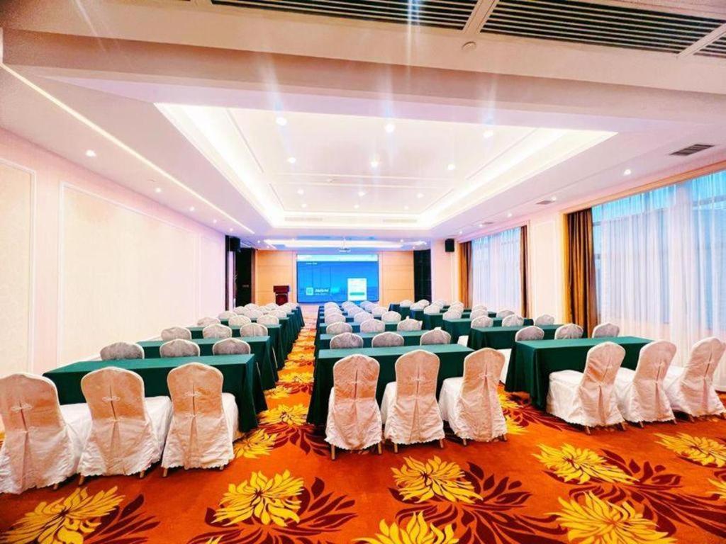 Vienna Hotel (Guangzhou Panyu Plaza) 51/58