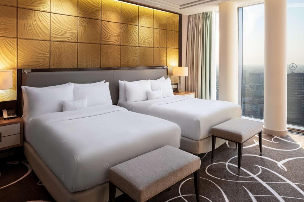 PREMIER, SUITE, TWIN TOWERS VIEW