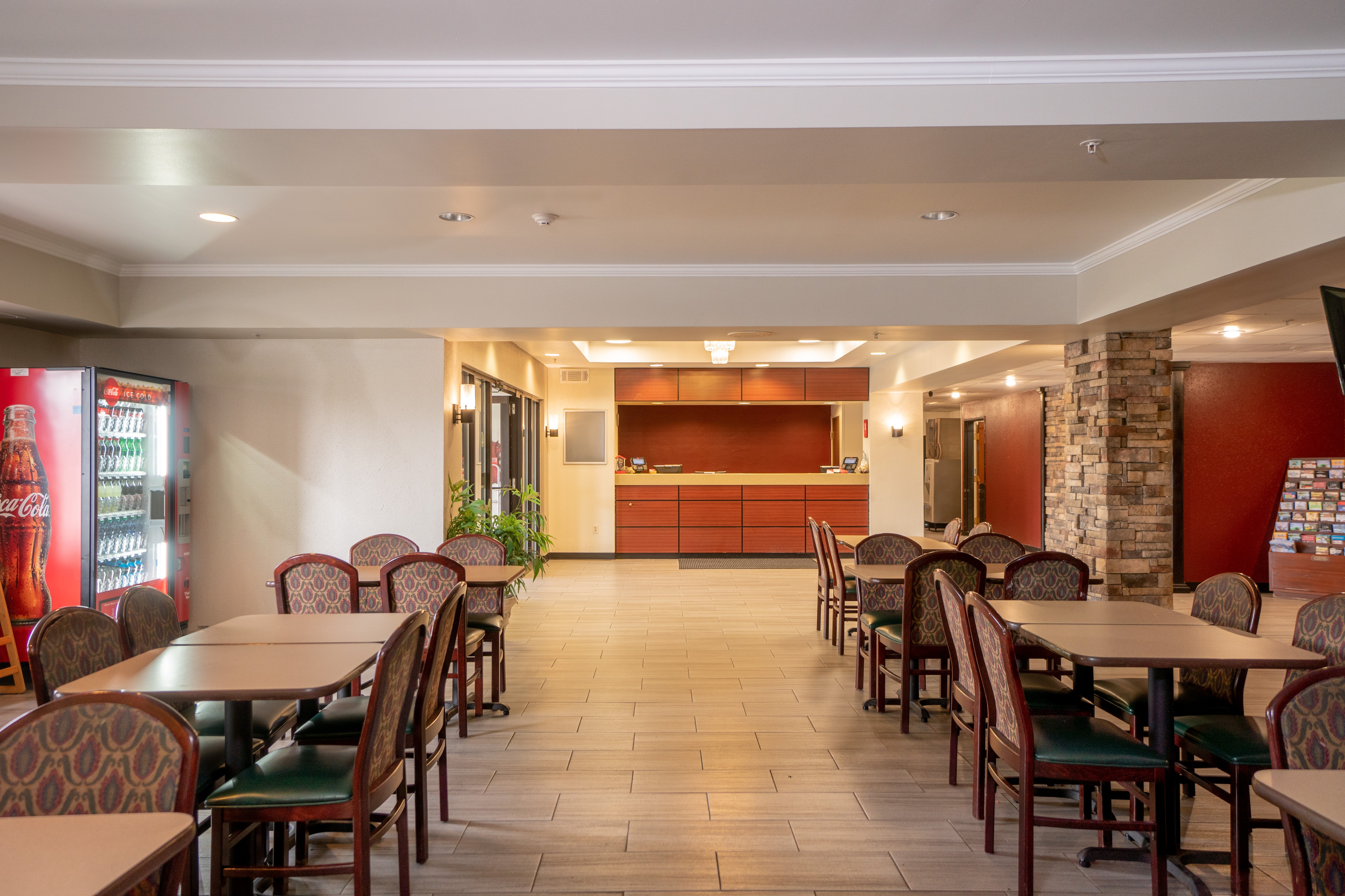 Red Roof Inn and Suites Indianapolis Airport 39/46