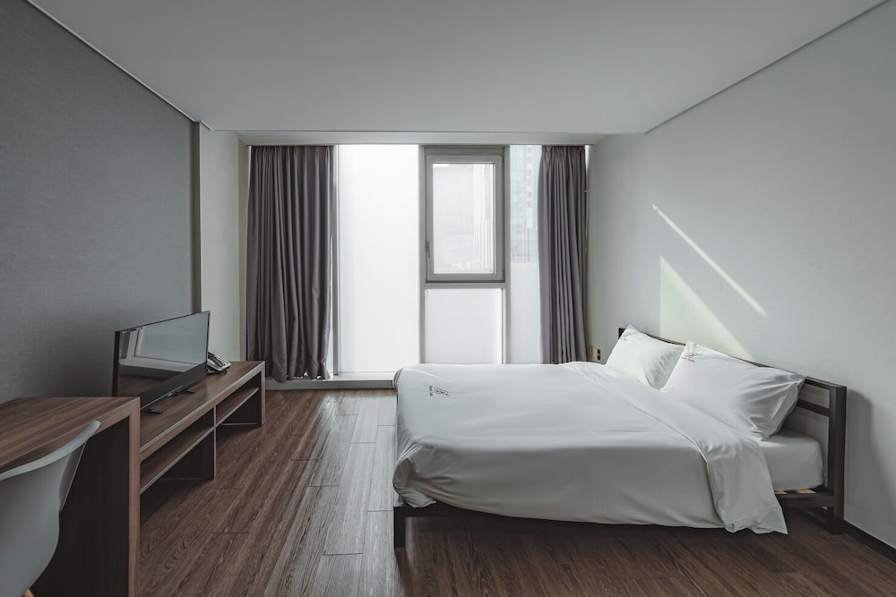 Brown Suites Sinchon Central 17/48