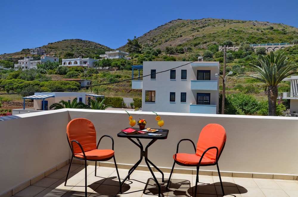 Emporios Bay Hotel 53/64