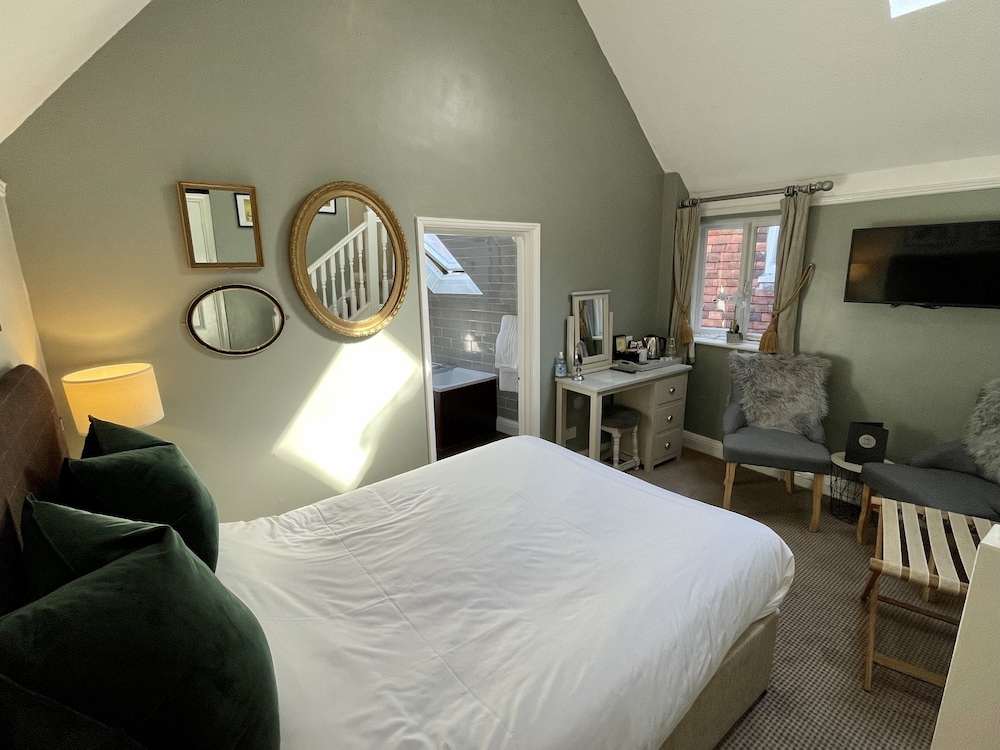 The Abbey Hotel 10/50
