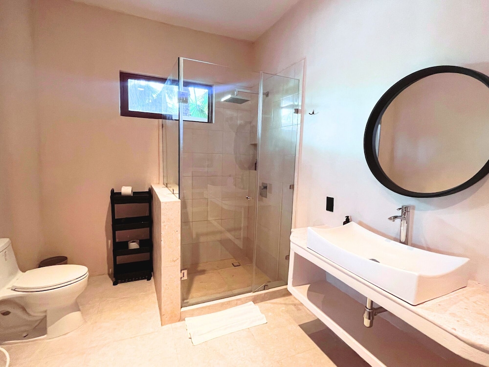 جناح ديلوكس بسريرين مزدوجين بإطلالة على المسبح، Beachfront Hotel Boutique DK 4/4