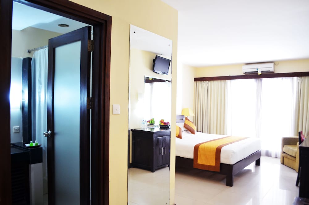 Nirmala Hotel And Convention Centre 29/66