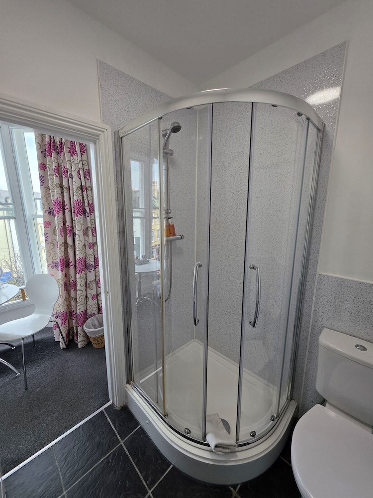 Harry's Hotel 48/48