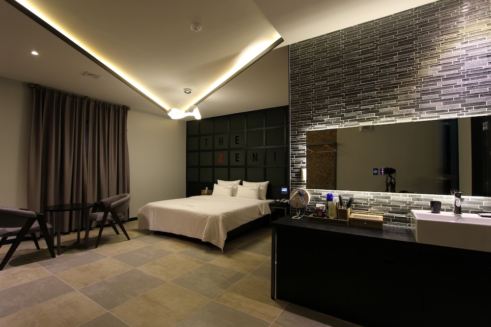 The Zenith Hotel 17/60