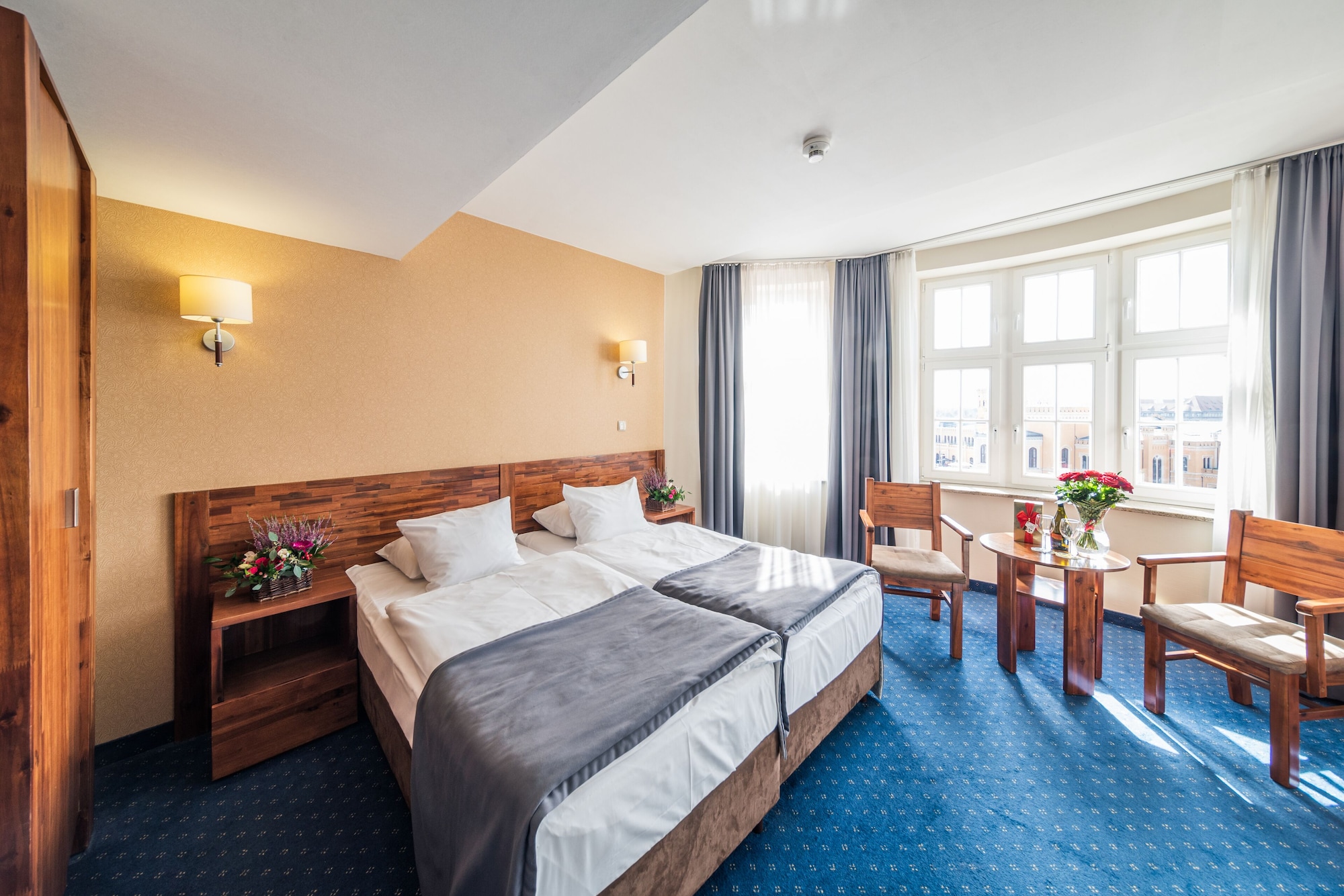 Tower, Comfort, Queen Bed, City View