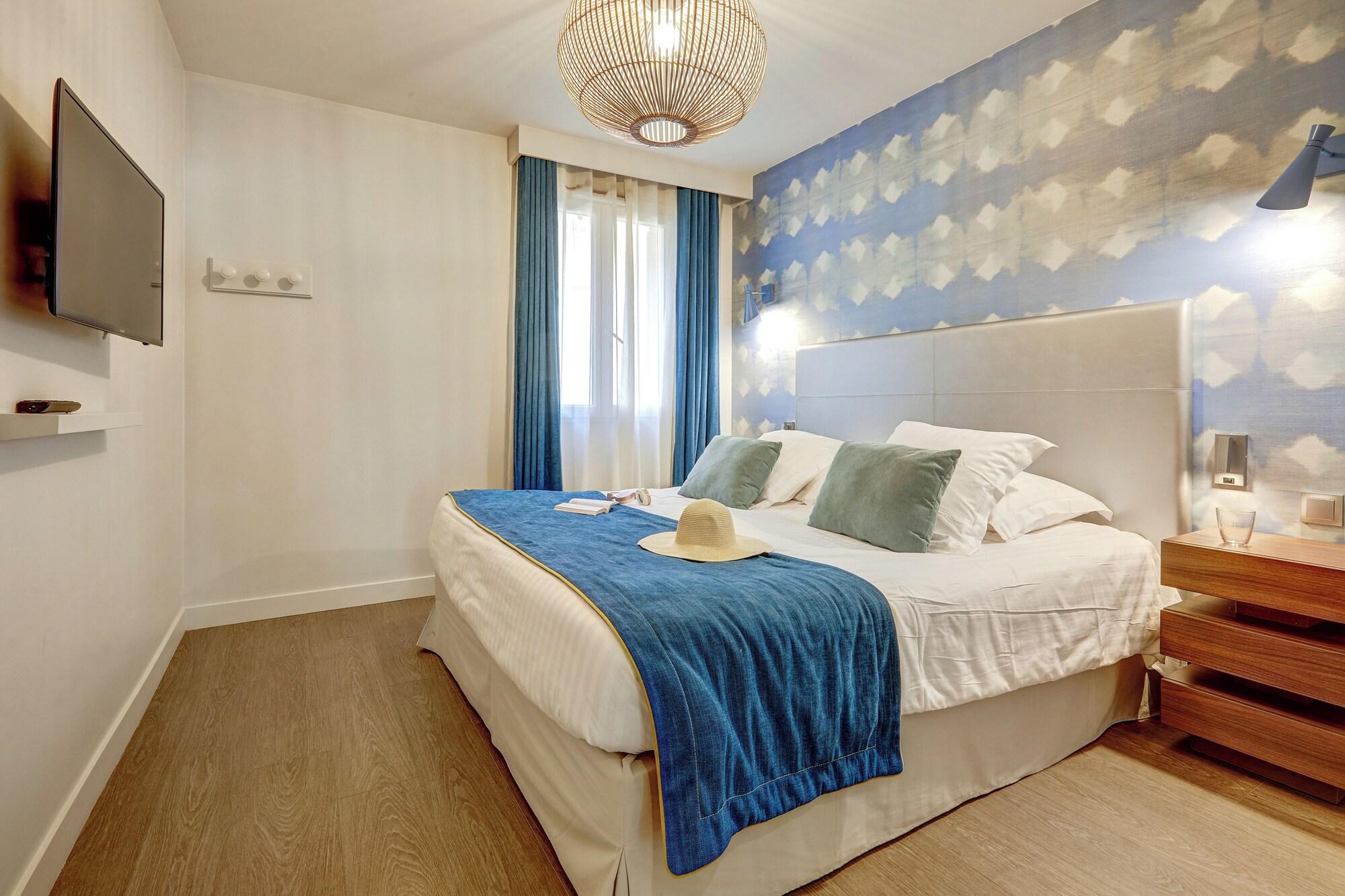 1 Bedroom, Apartment, Street Side View