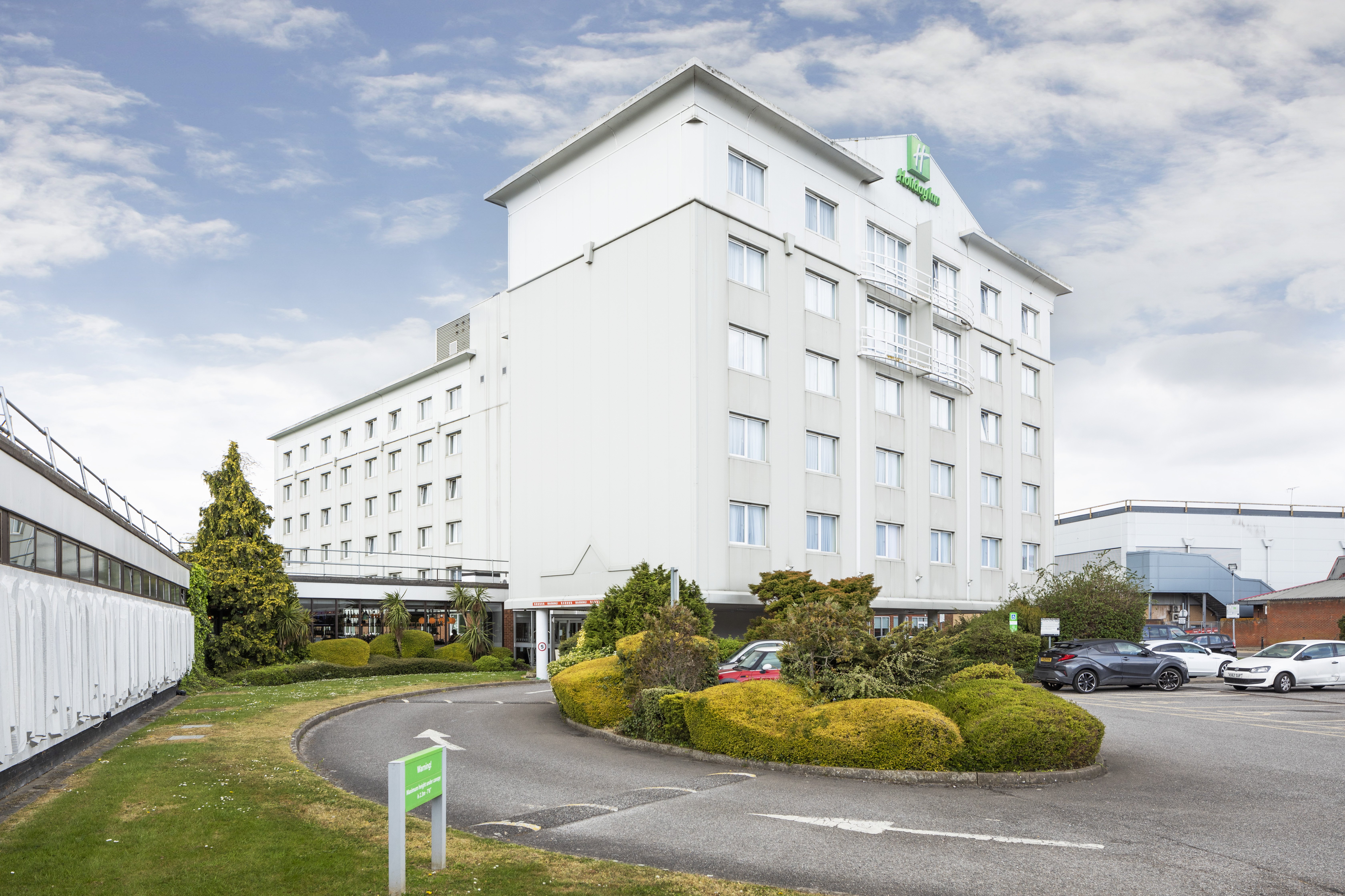 HOLIDAY INN BASILDON 65/75