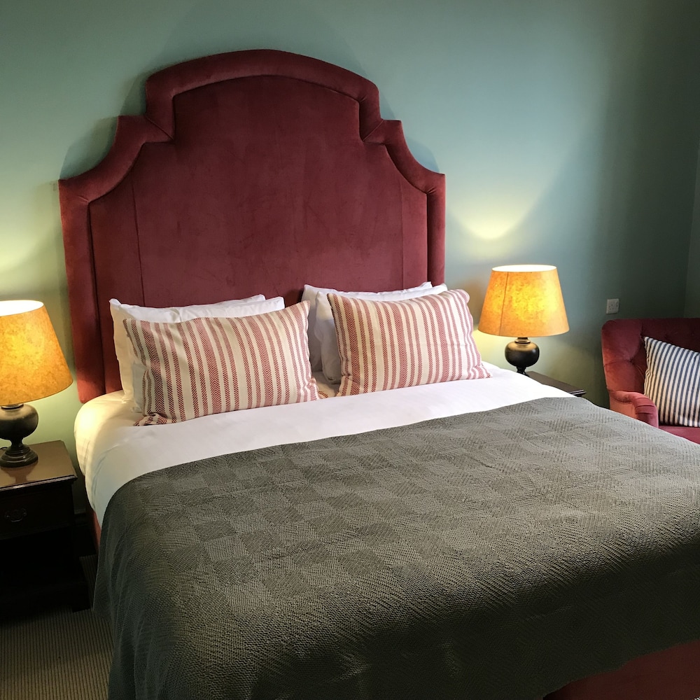 Green Dragon Hotel 24/49