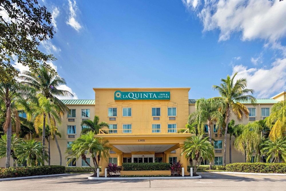 La Quinta Inn & Suites by Wyndham Sawgrass 1/55