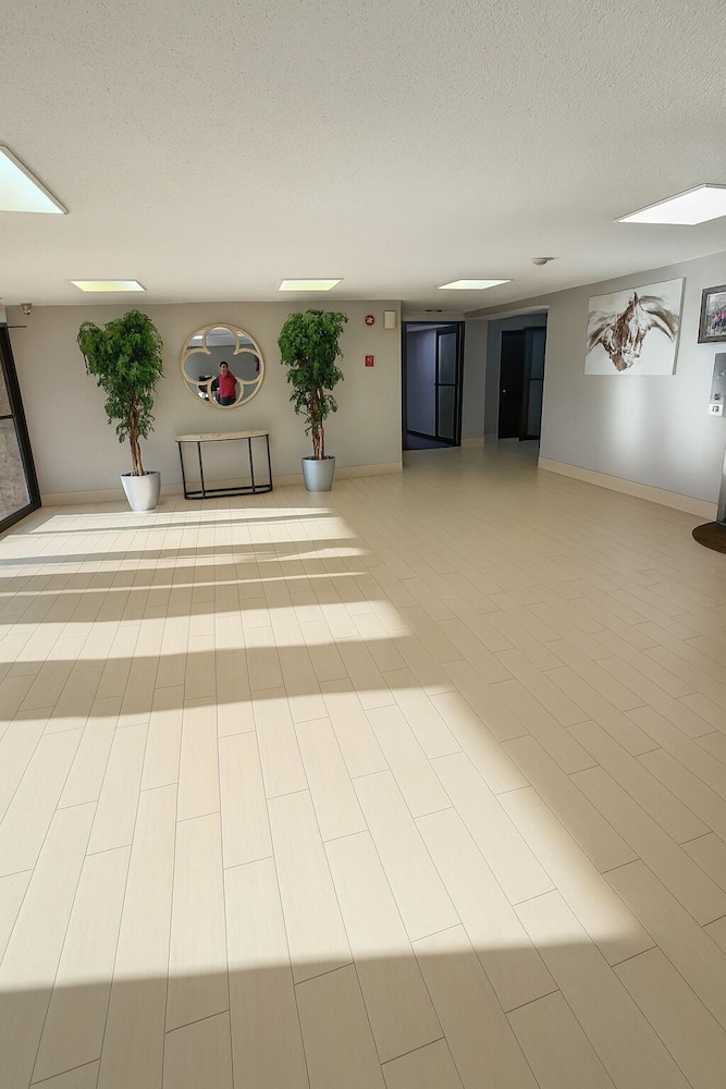 The Floral Park Motor Lodge 50/56
