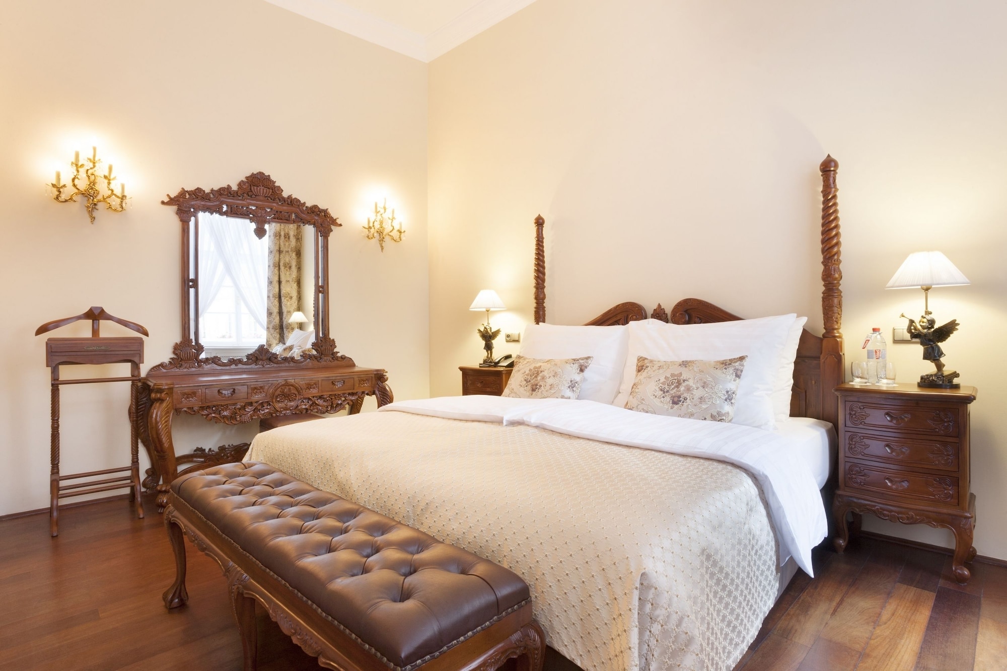 IRON GATE, SUITE