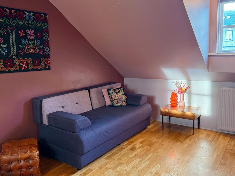 Grettir Guesthouse 32/48