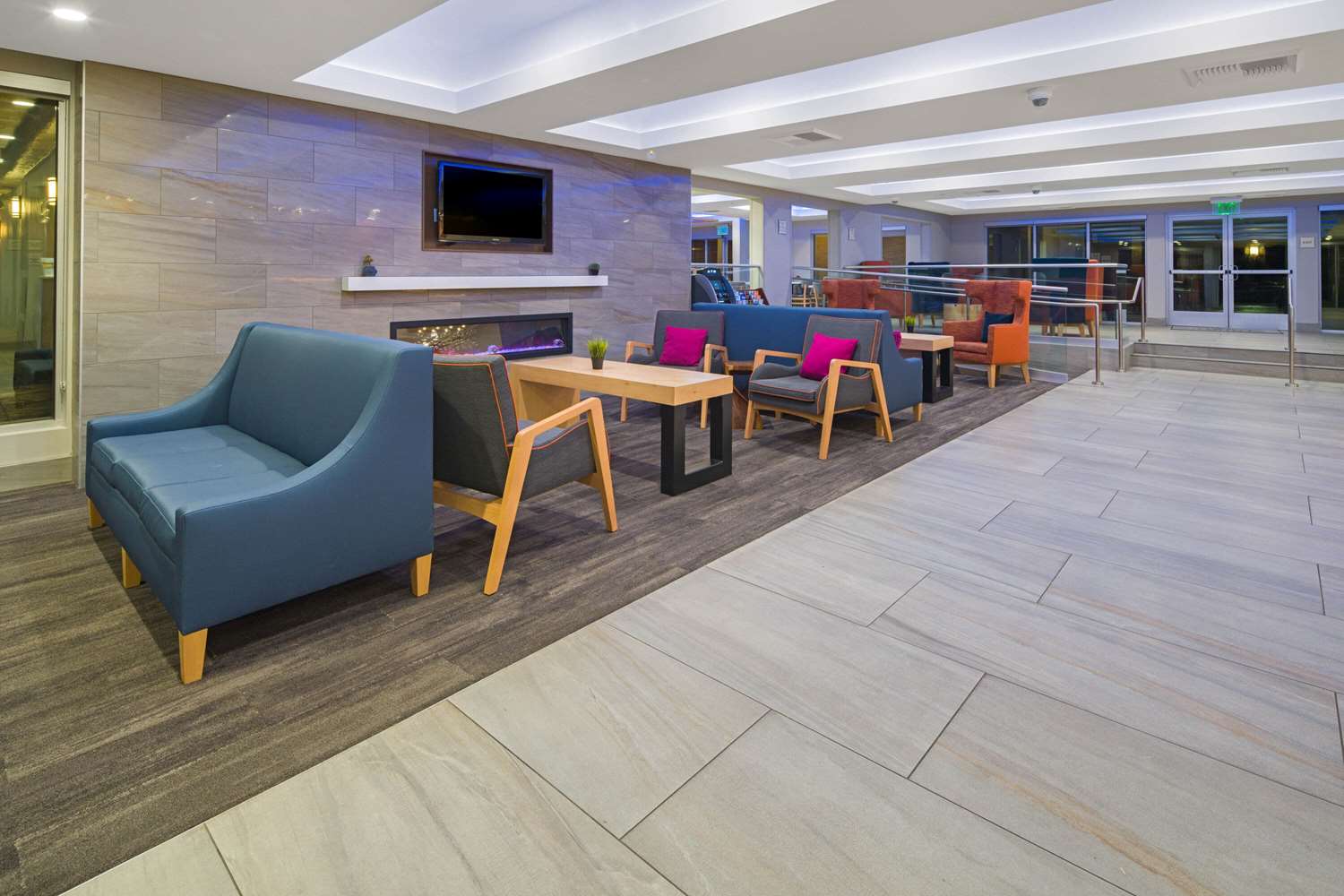 La Quinta Inn & Suites by Wyndham Orange County Airport 29/55