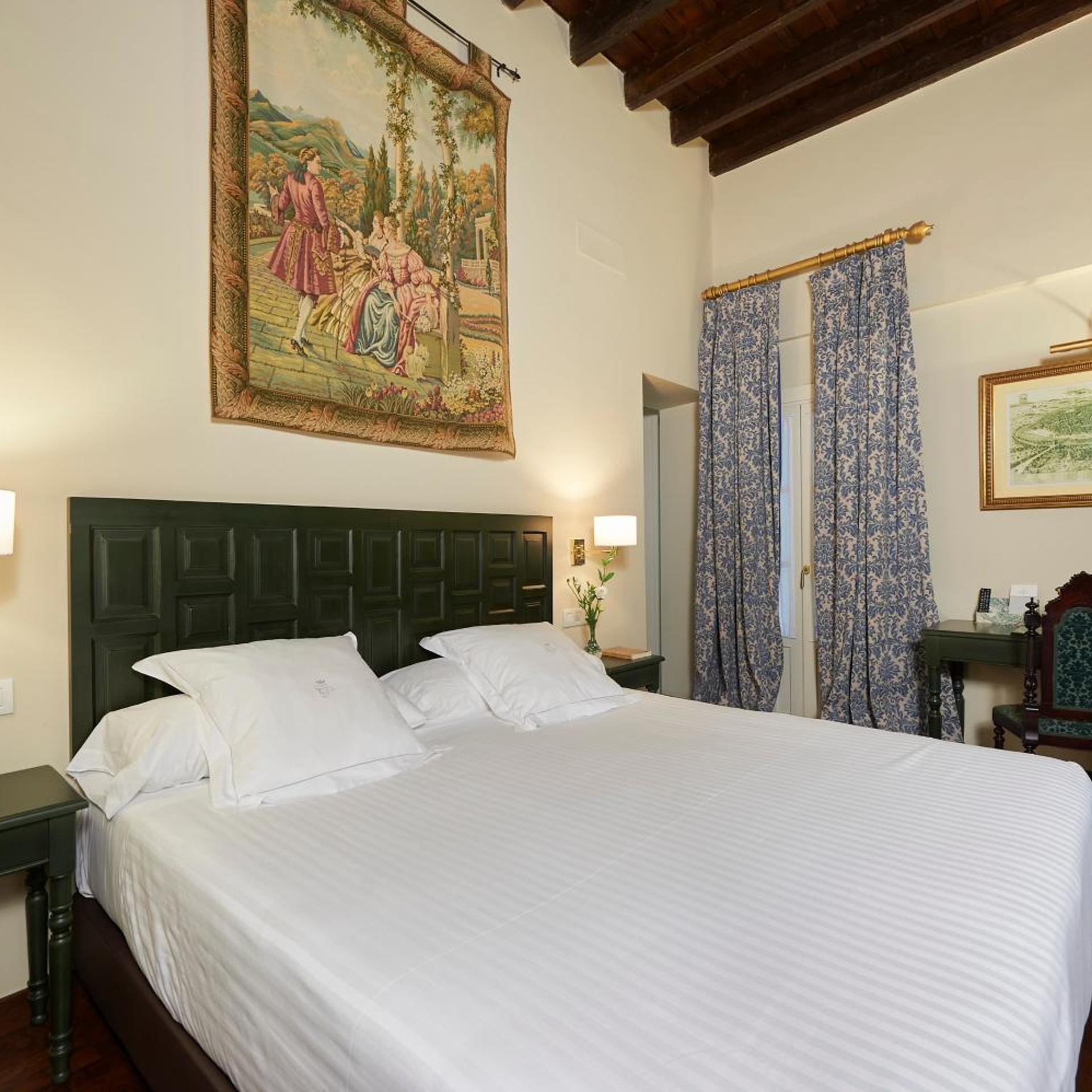 Room, Double or Twin Bed