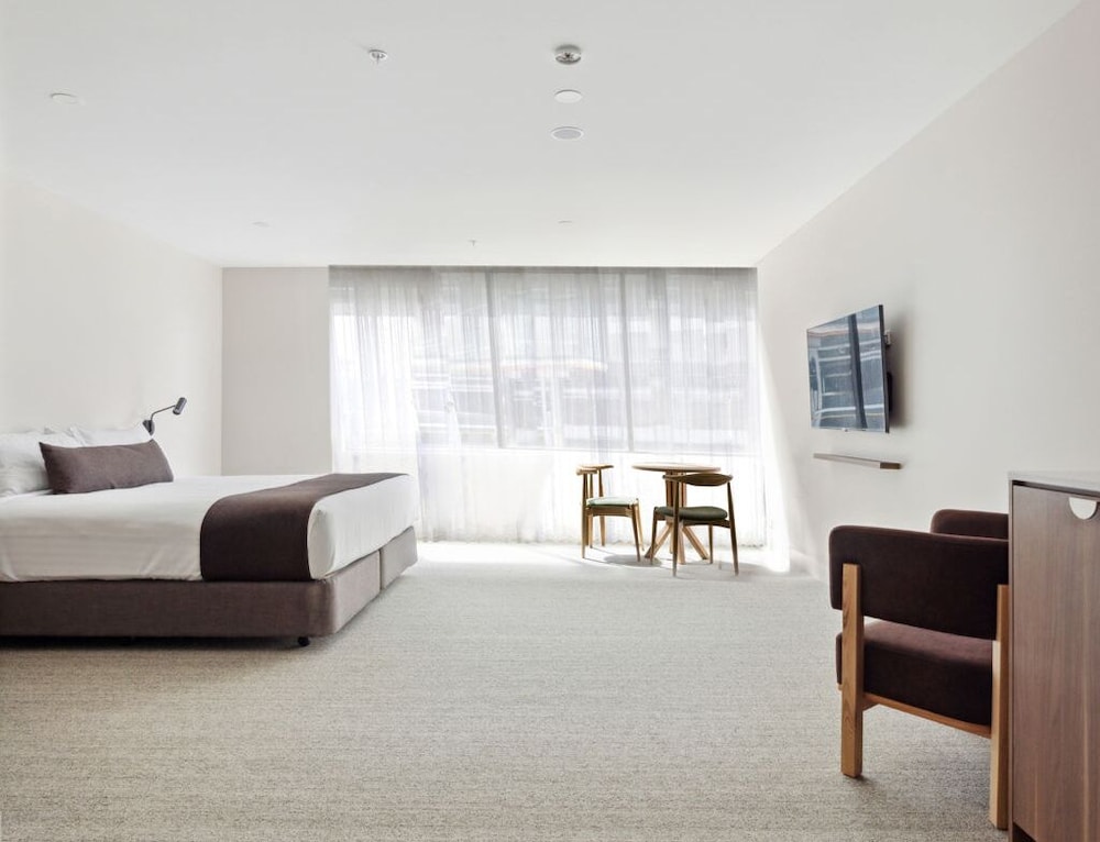 STUDIO, KING BED, ACCESSIBLE