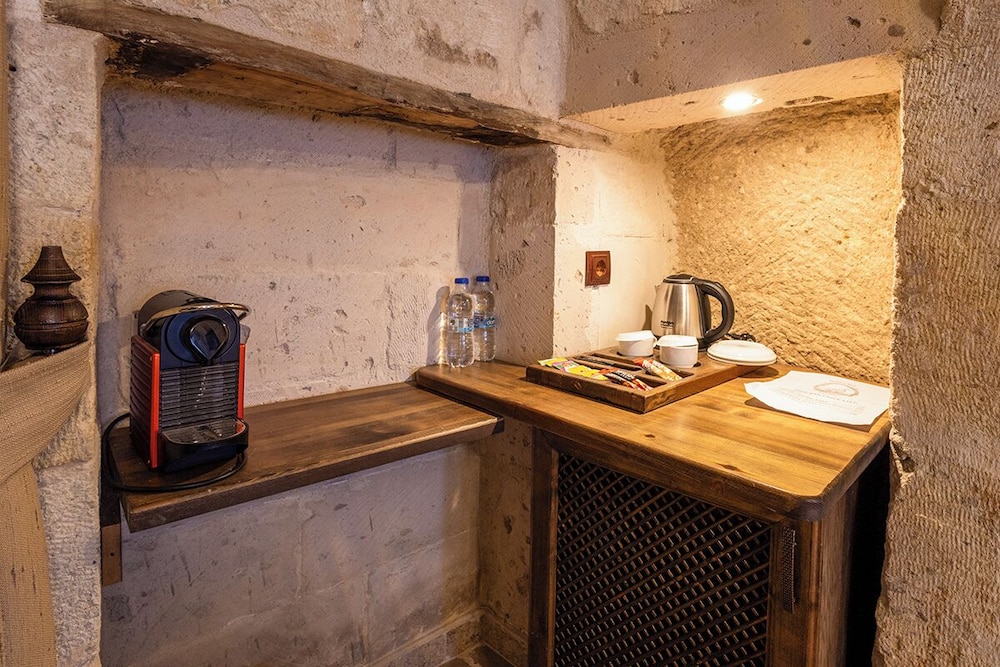 Noahs Ark Cave Hotel 9/50
