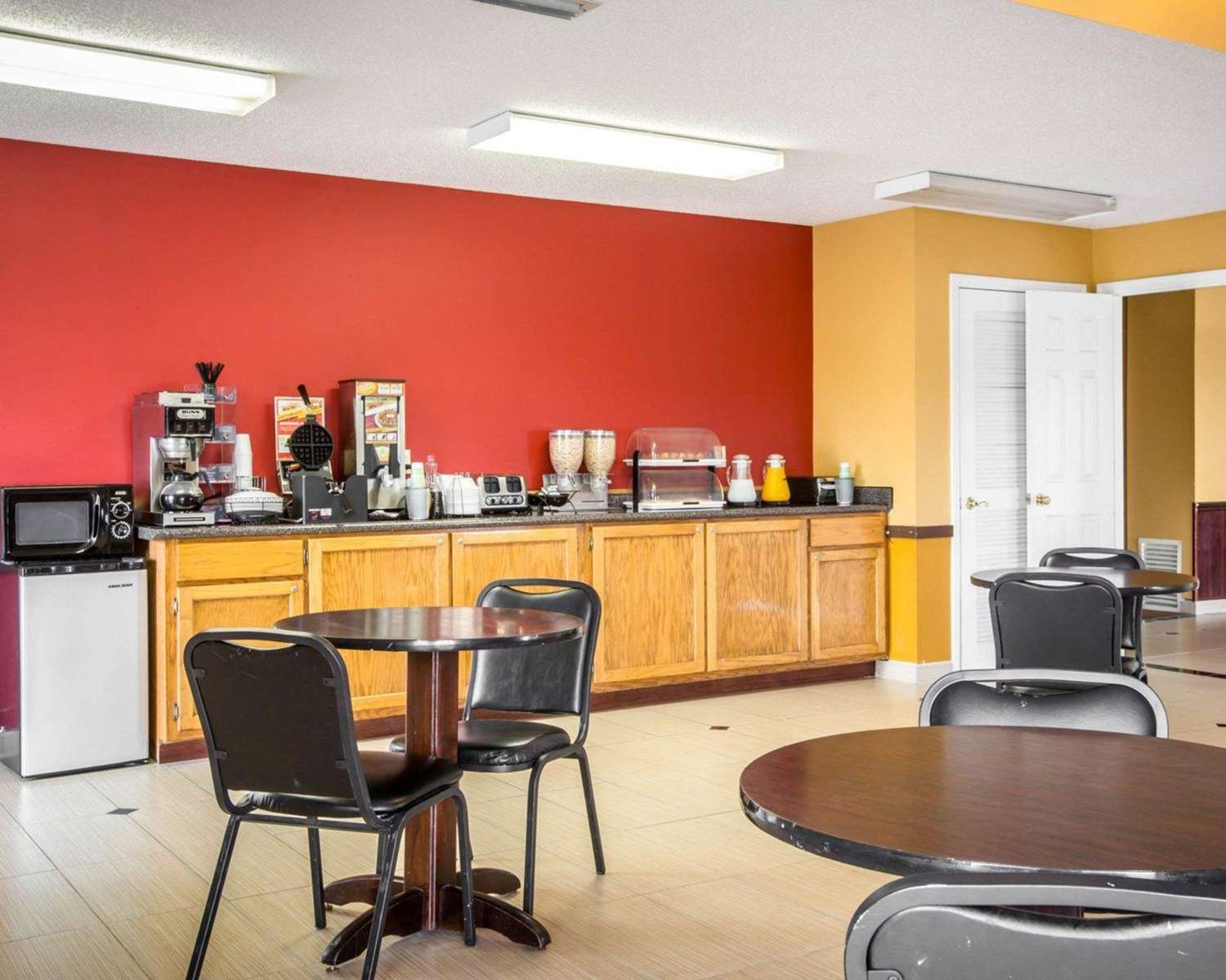 Econo Lodge Eufaula South 21/23