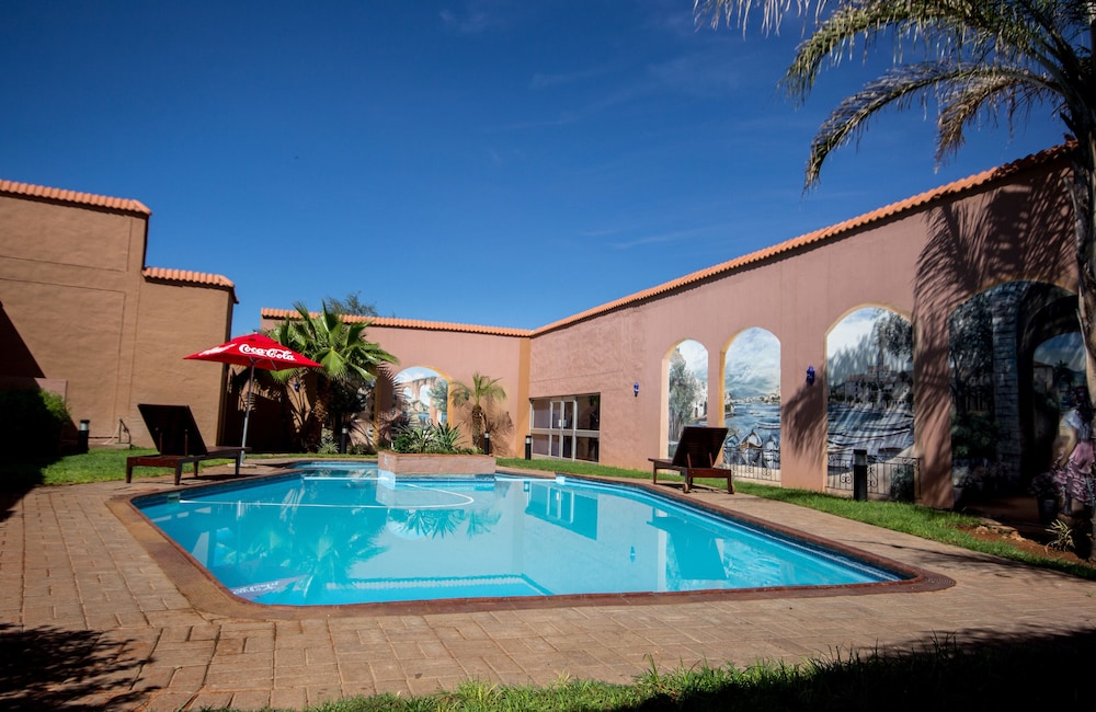 Desert Palace Hotel 27/28