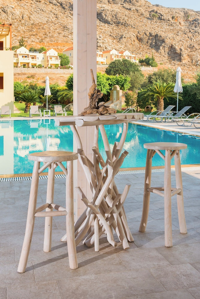 Eleni Apart Hotel 67/69