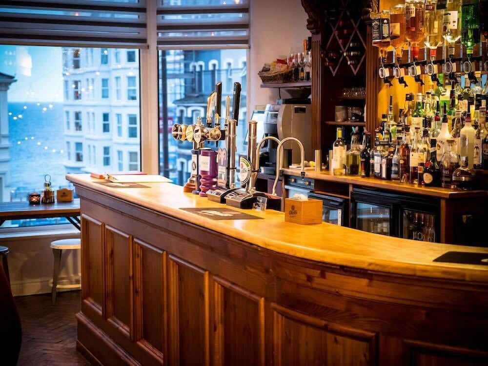 Hq Bar Restaurant 13/22