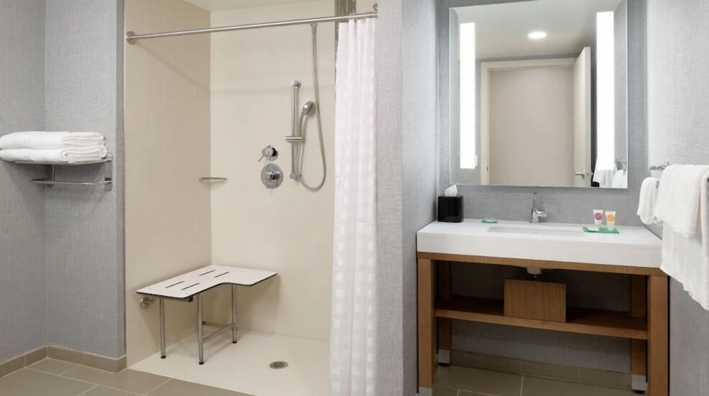 Hyatt Place Pasadena 66/66