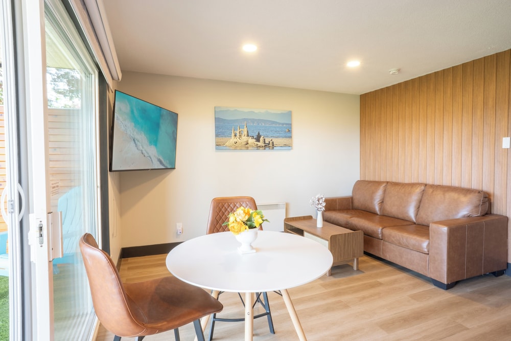Sea Edge Beachside Hotel 38/59