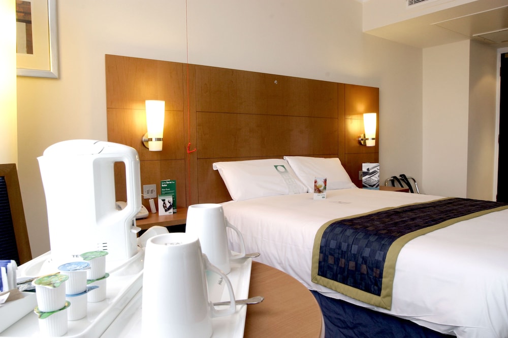 HOLIDAY INN GLASGOW AIRPORT 29/80