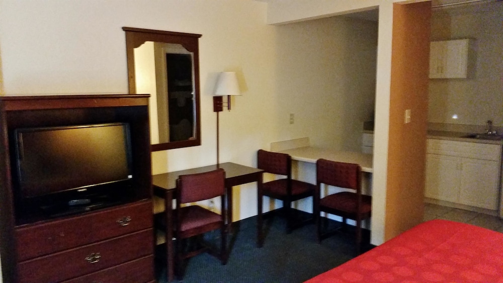 Country Hearth Inn And Suites Augusta 14/18
